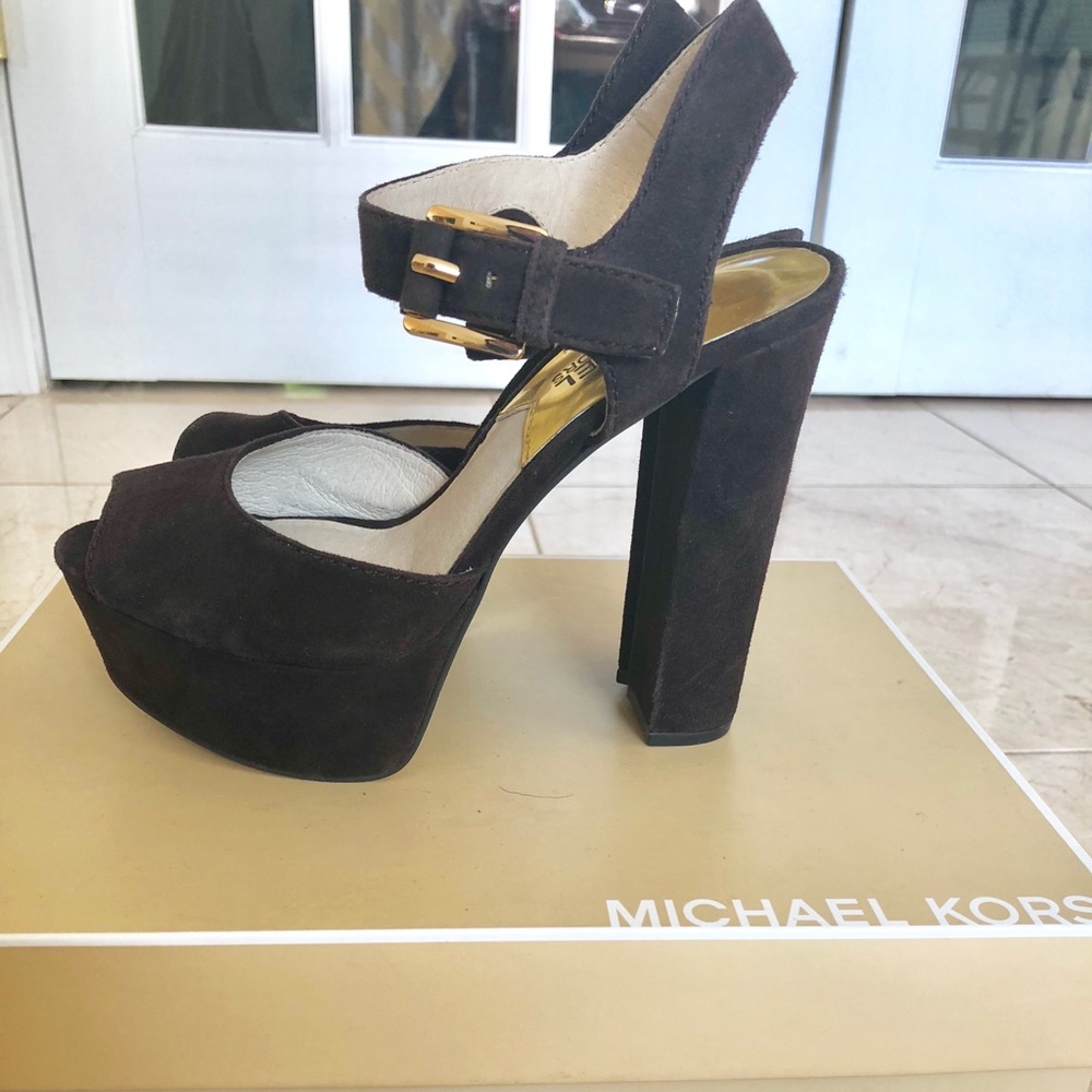 Brand new Michael Kors platform heels sz 6